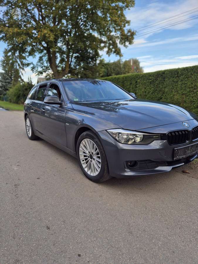 BMW 320 2013 — rear view