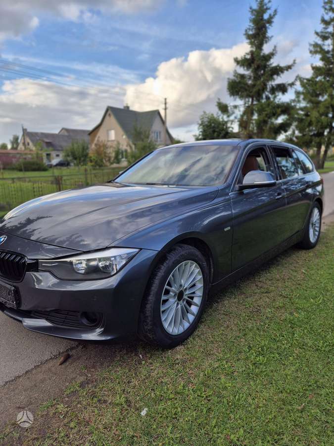 BMW 320 2013 — interior