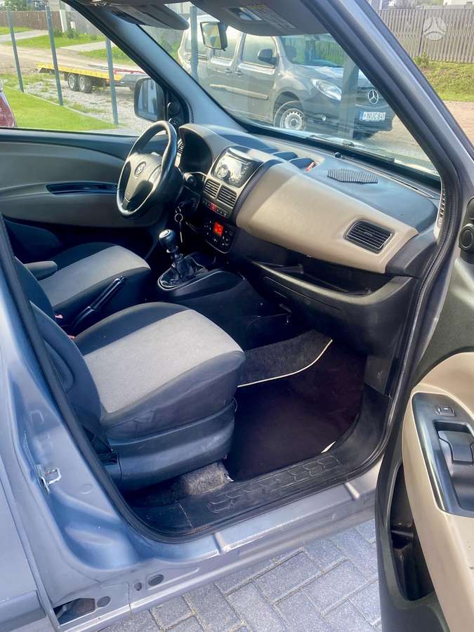 Opel Combo 2012 — photo 11