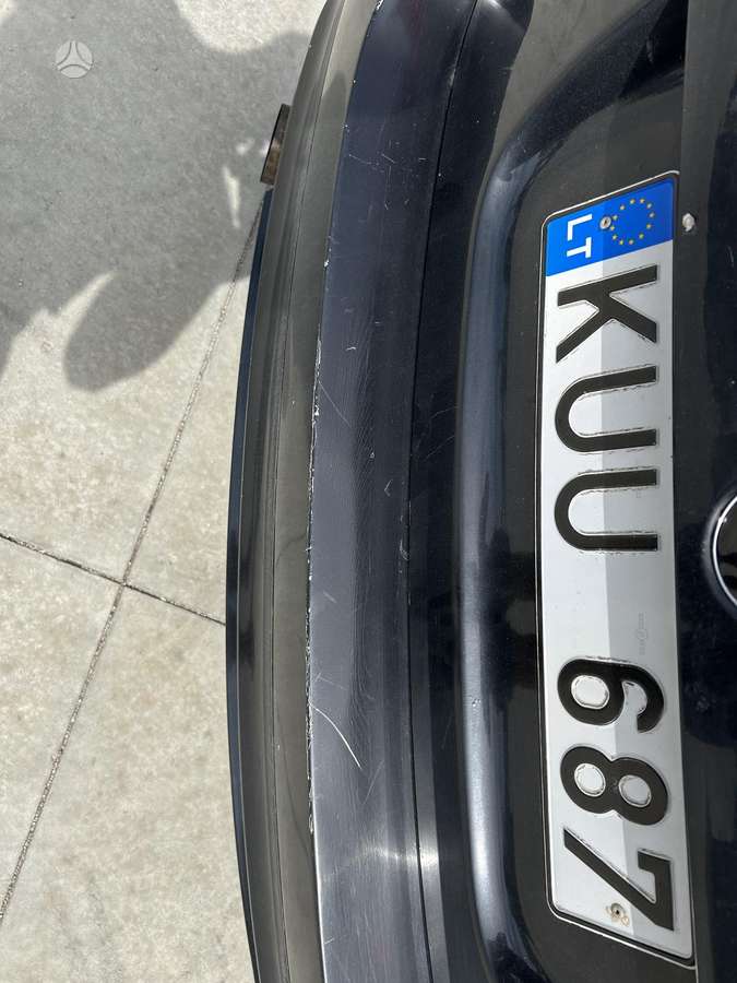 BMW 318 2009 — photo 12