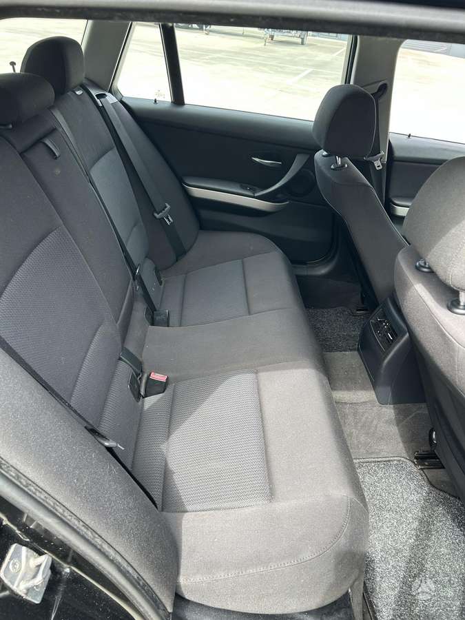 BMW 318 2009 — photo 6