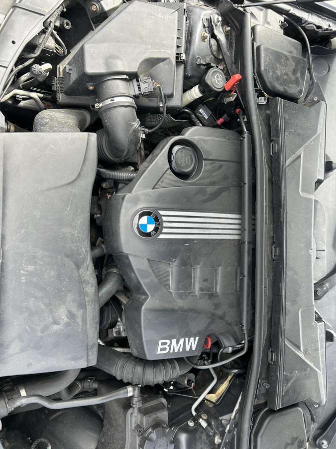 BMW 318 2009 — photo 7