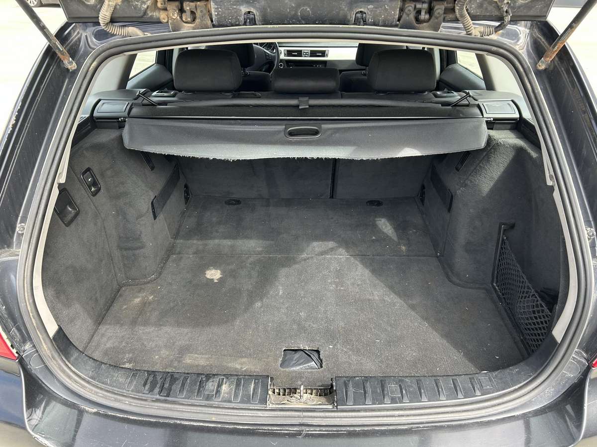 BMW 318 2009 — photo 8
