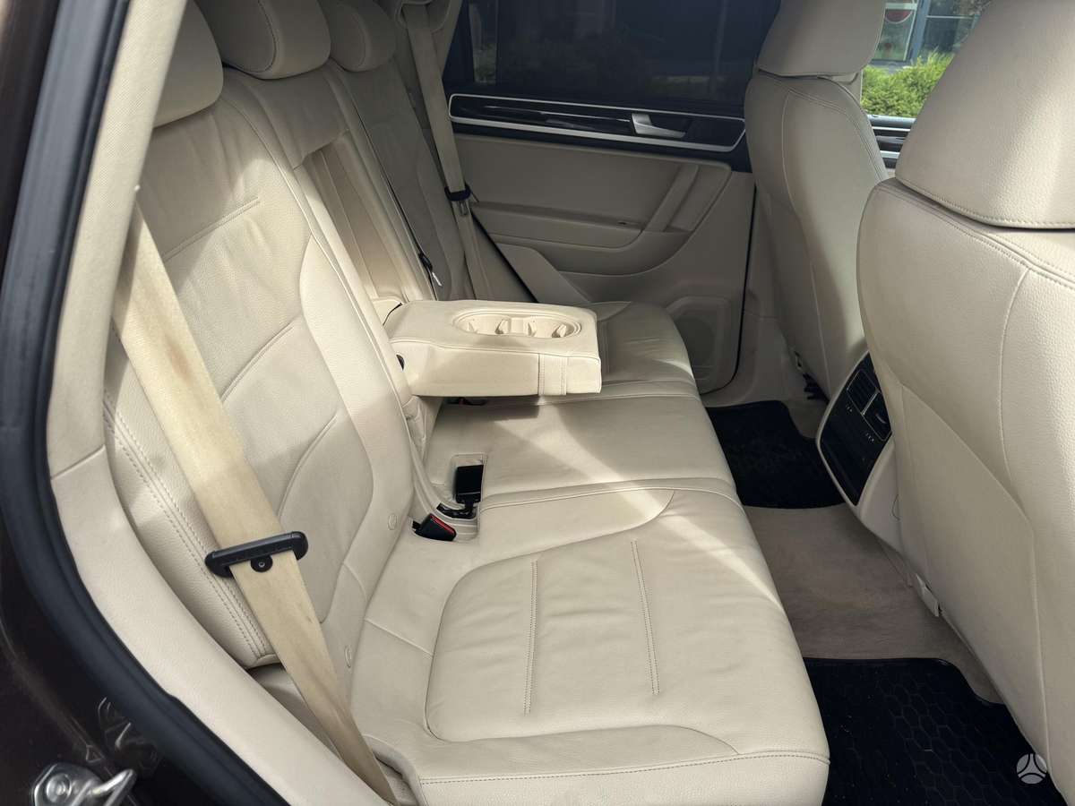 Volkswagen Touareg 2013 — photo 10