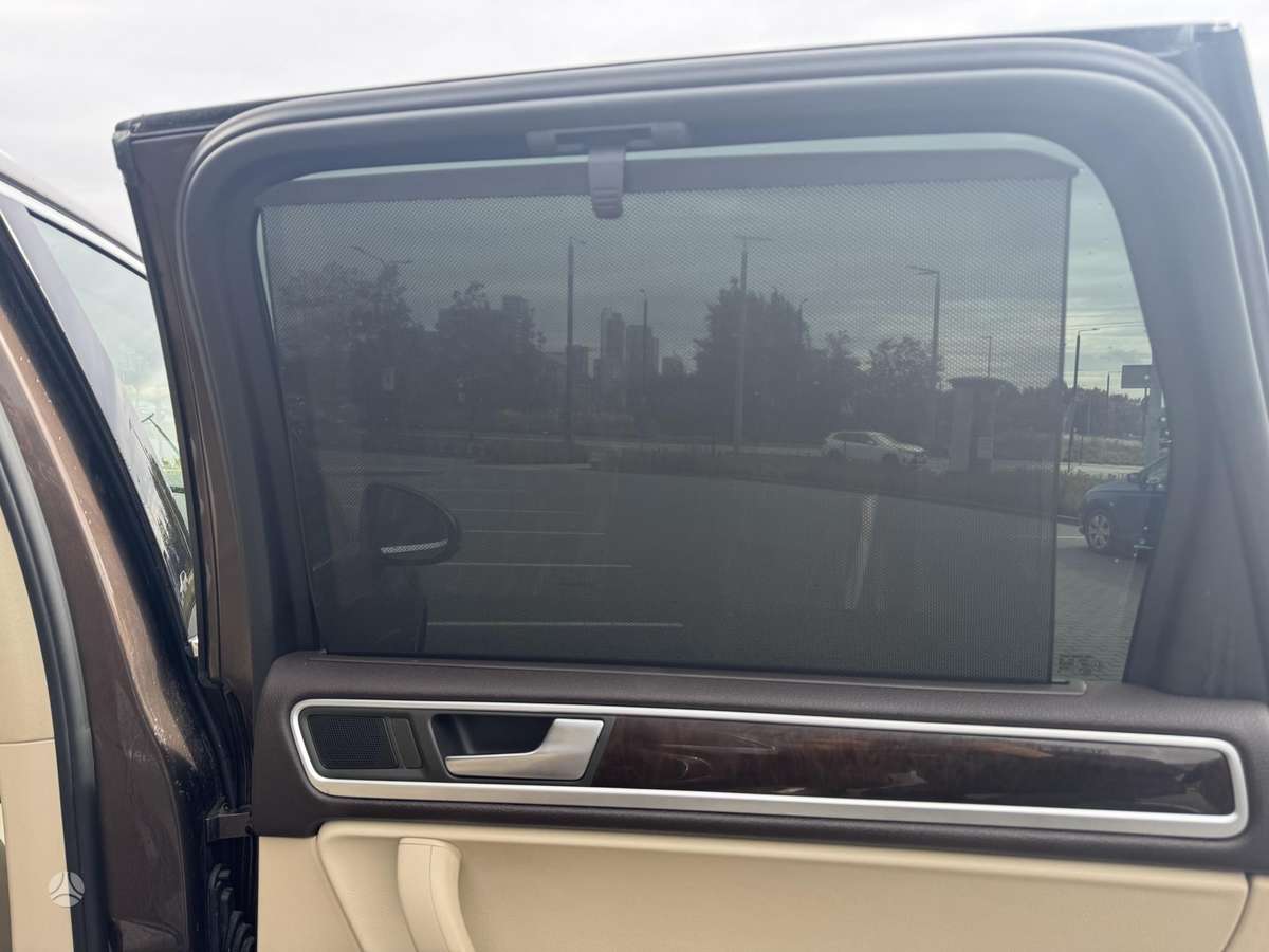 Volkswagen Touareg 2013 — photo 11