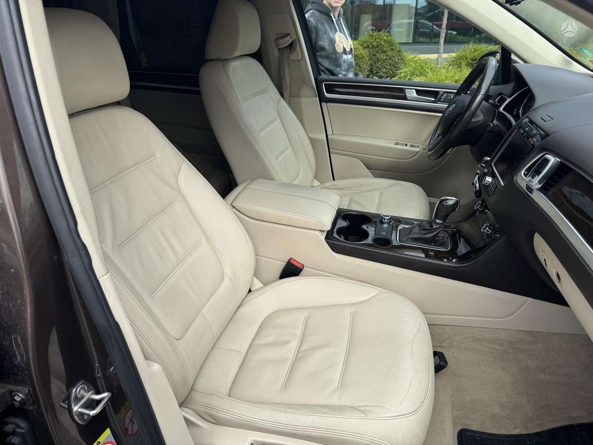 Volkswagen Touareg 2013 — photo 13