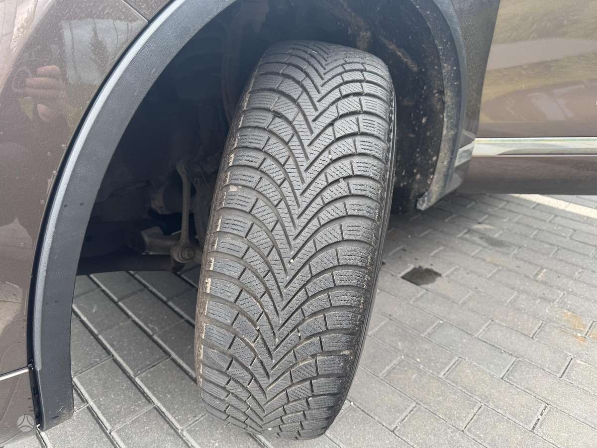 Volkswagen Touareg 2013 — photo 18