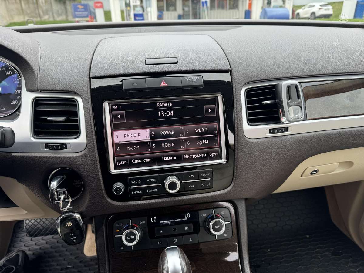 Volkswagen Touareg 2013 — photo 19