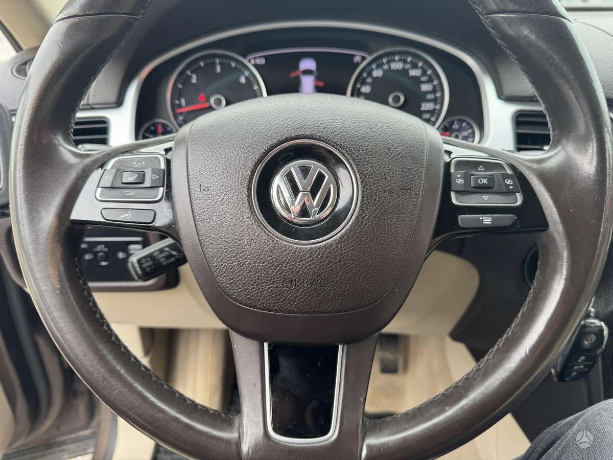 Volkswagen Touareg 2013 — photo 20