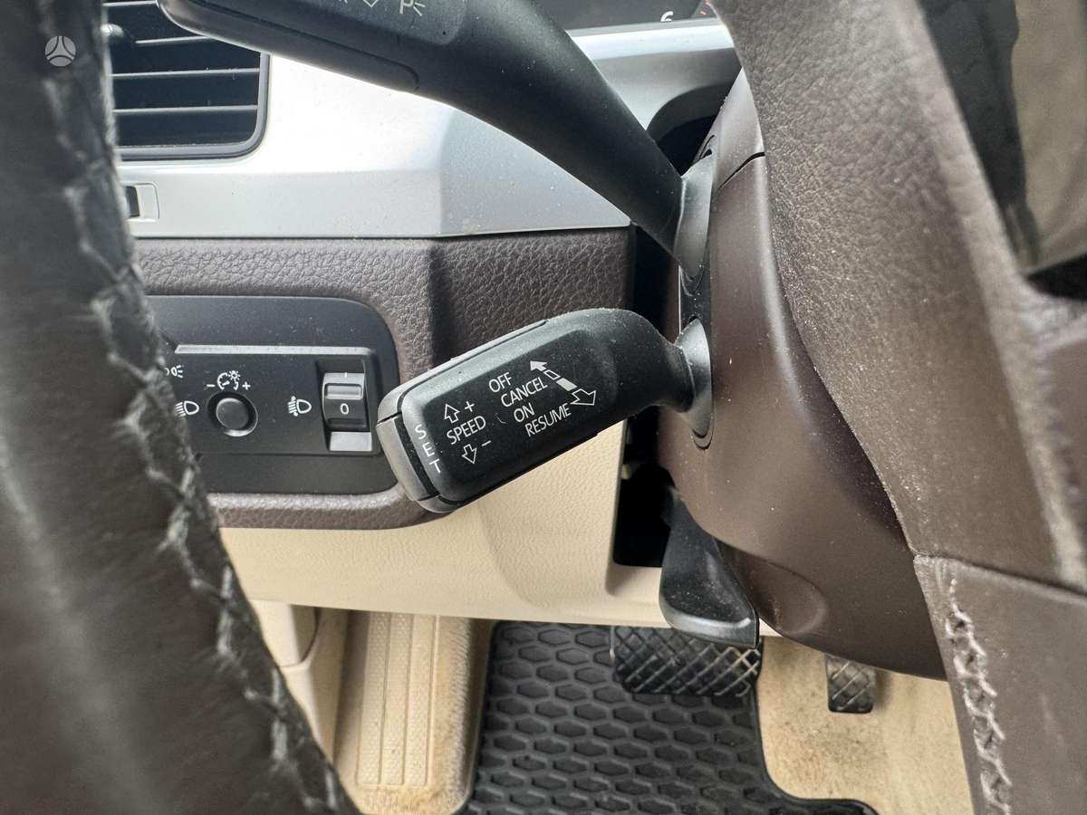 Volkswagen Touareg 2013 — photo 22