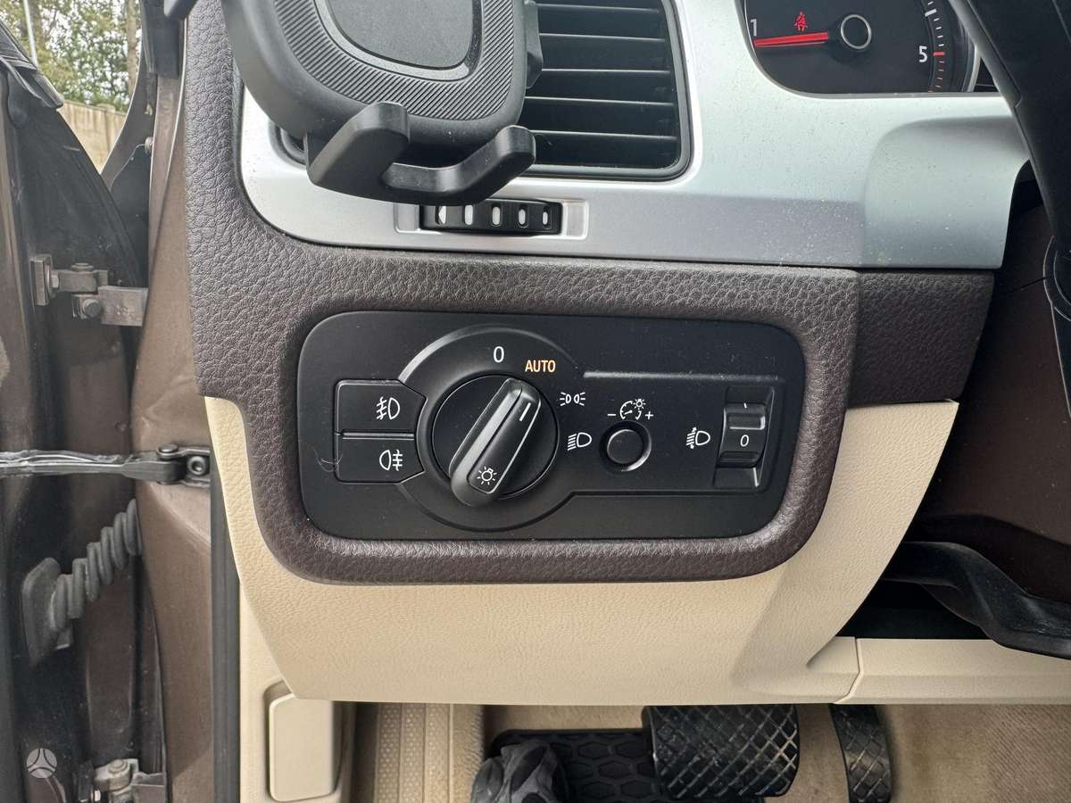 Volkswagen Touareg 2013 — photo 23