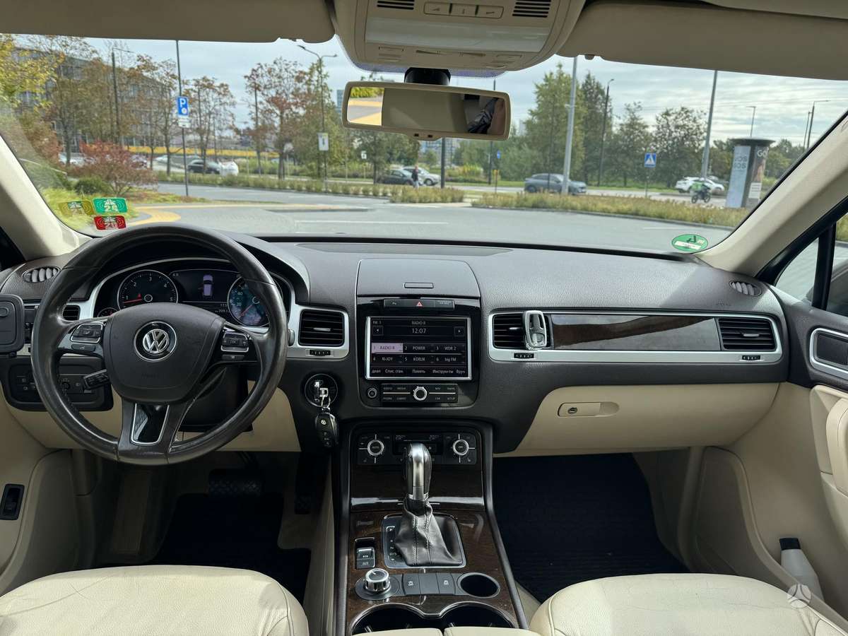 Volkswagen Touareg 2013 — photo 9