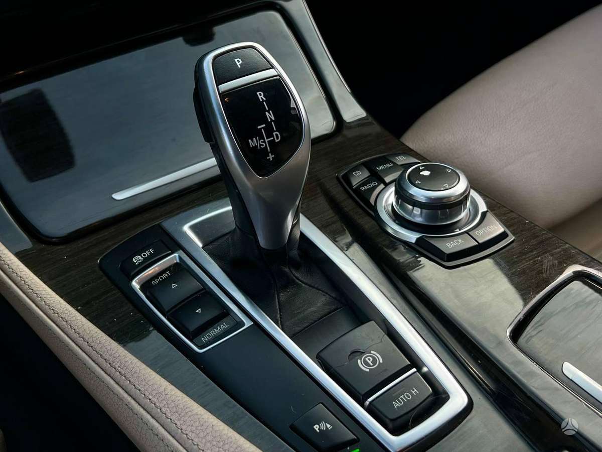 BMW 520 2011 — photo 12