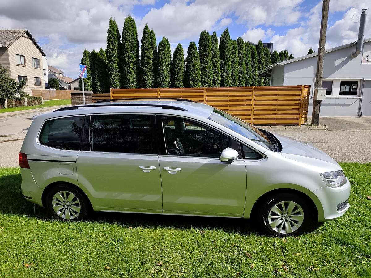 Volkswagen Sharan 2012 — photo 11