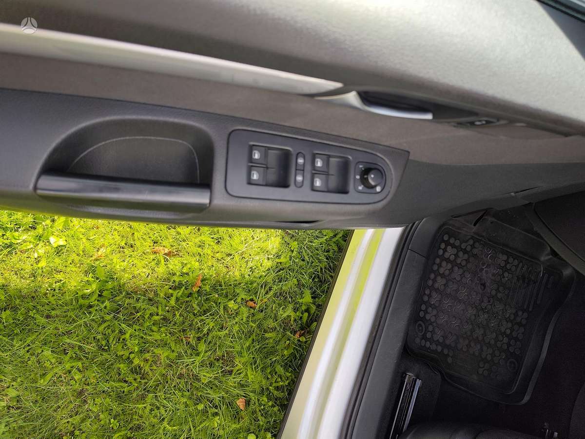 Volkswagen Sharan 2012 — photo 15
