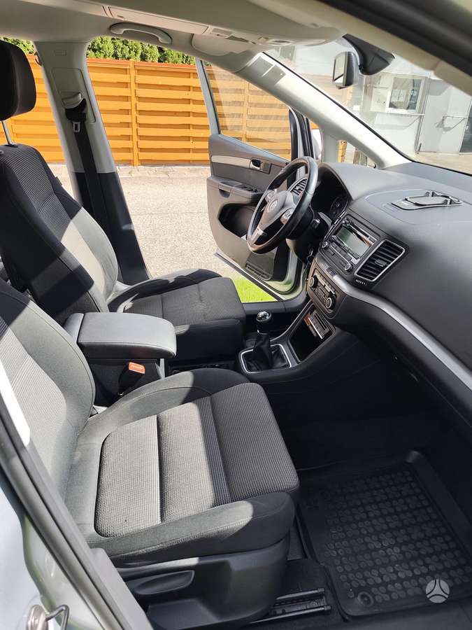 Volkswagen Sharan 2012 — photo 16