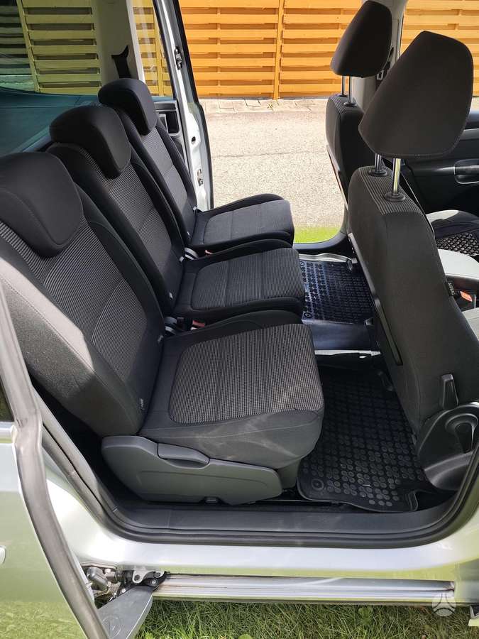 Volkswagen Sharan 2012 — photo 17
