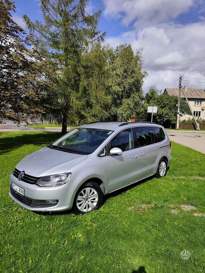 Volkswagen Sharan 2012 — rear view