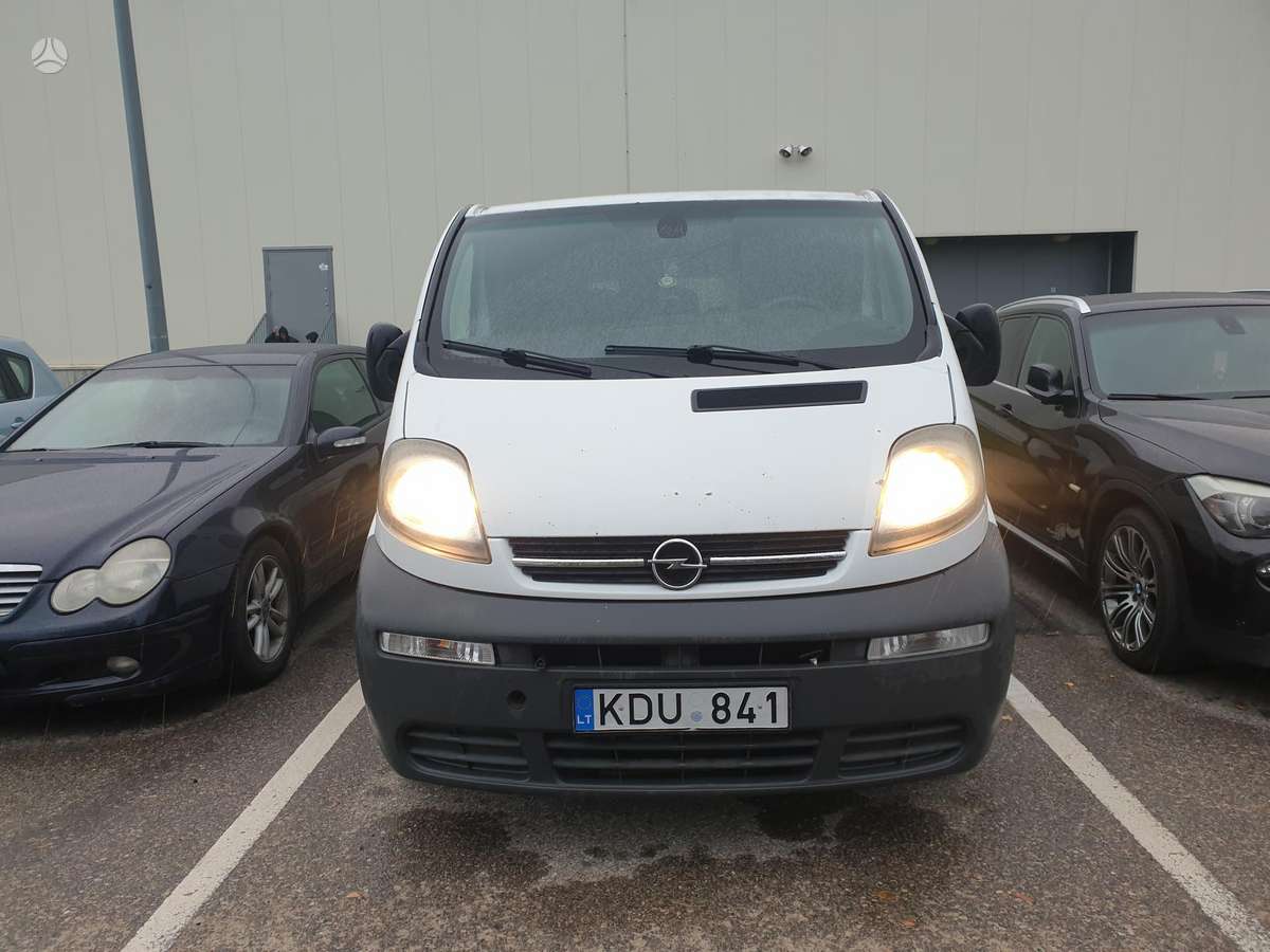 Opel Vivaro 2006 — вигляд ззаду