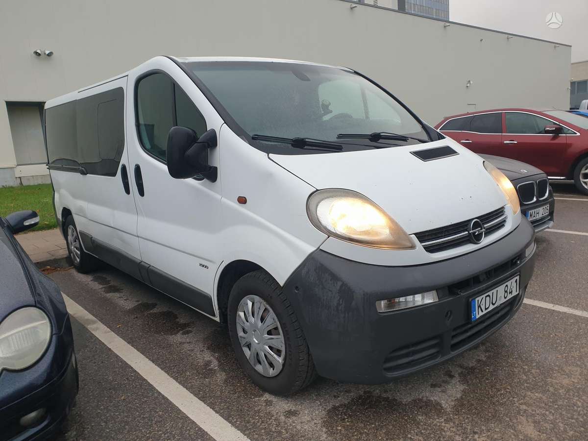 Opel Vivaro 2006 — салон