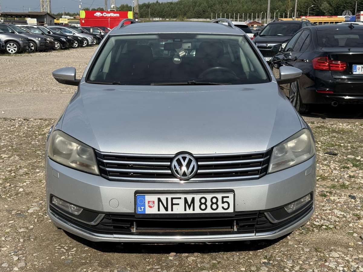 Volkswagen Passat 2011 — вигляд ззаду