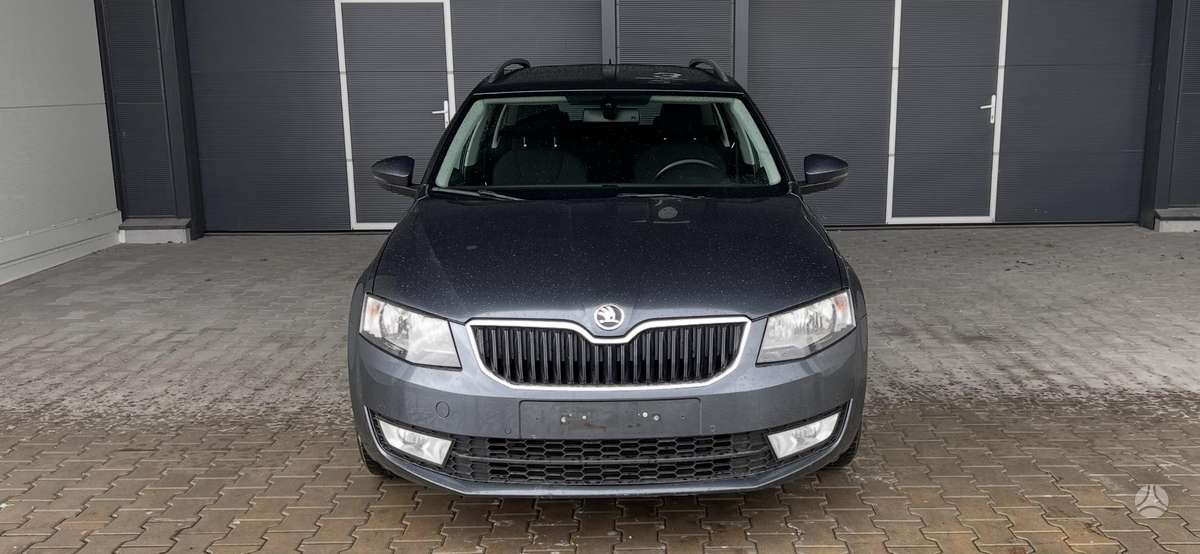 Skoda Octavia 2015 — rear view