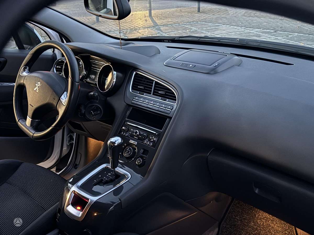 Peugeot 5008 2014 — фото 16