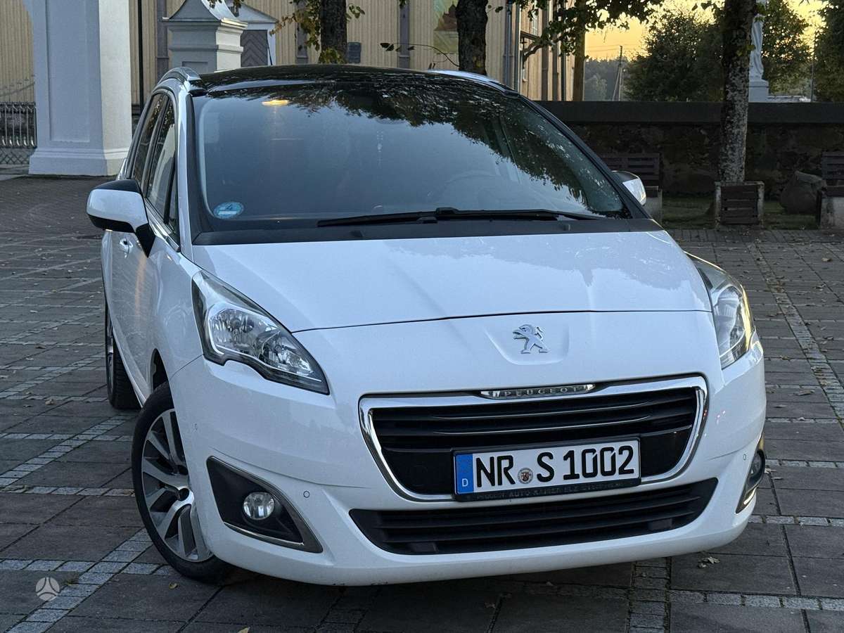 Peugeot 5008 2014 — вигляд ззаду