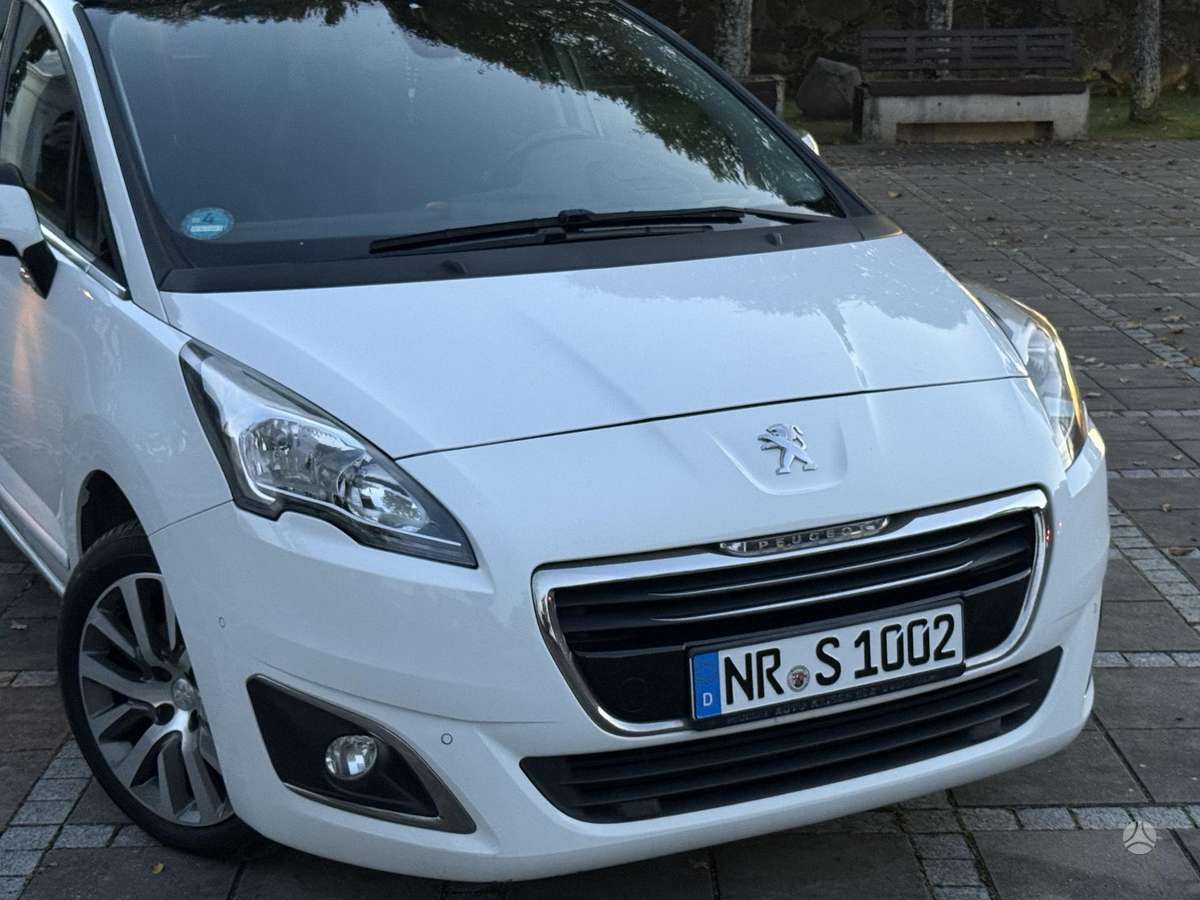 Peugeot 5008 2014 — салон