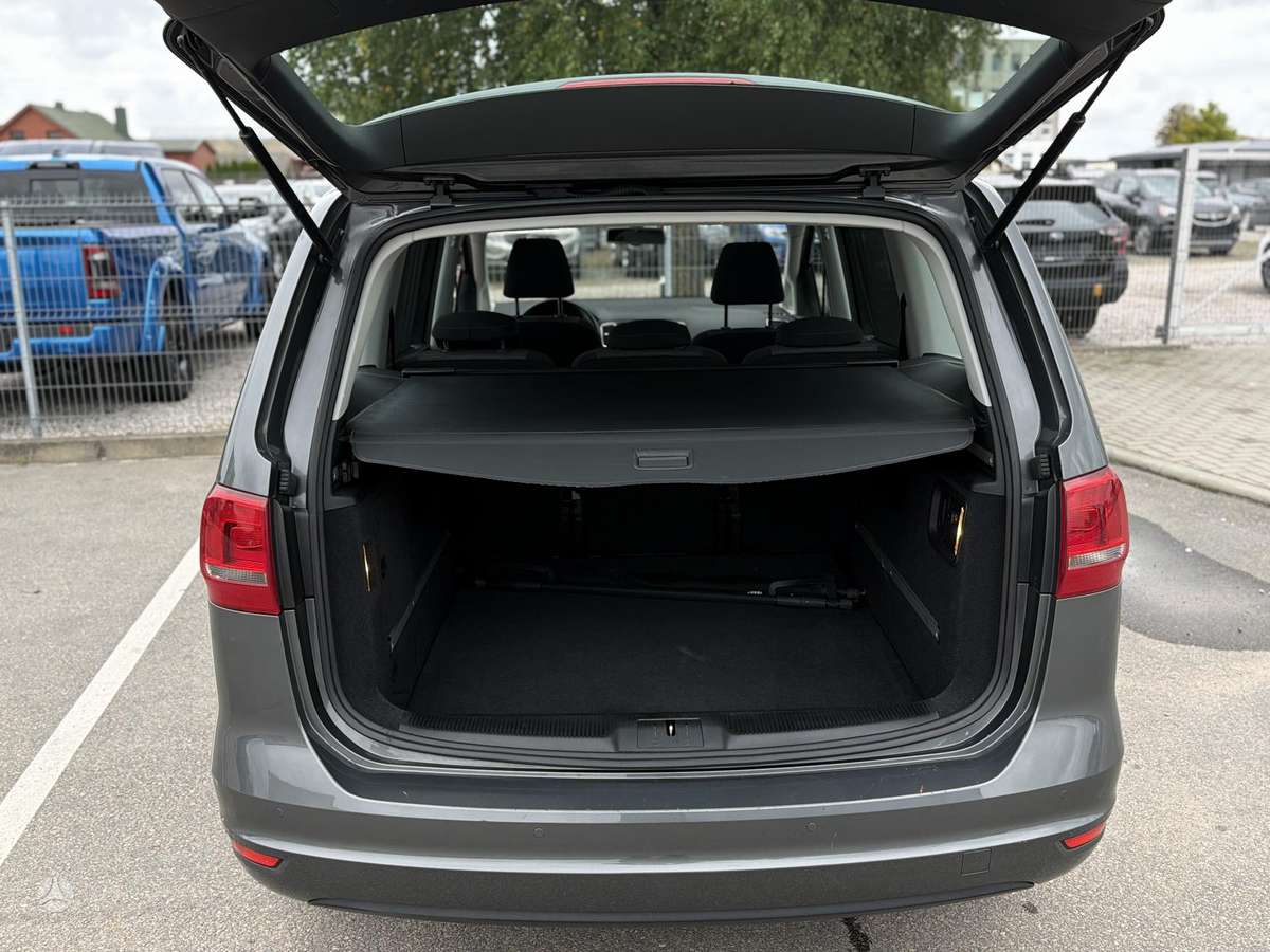 Volkswagen Sharan 2012 — photo 9