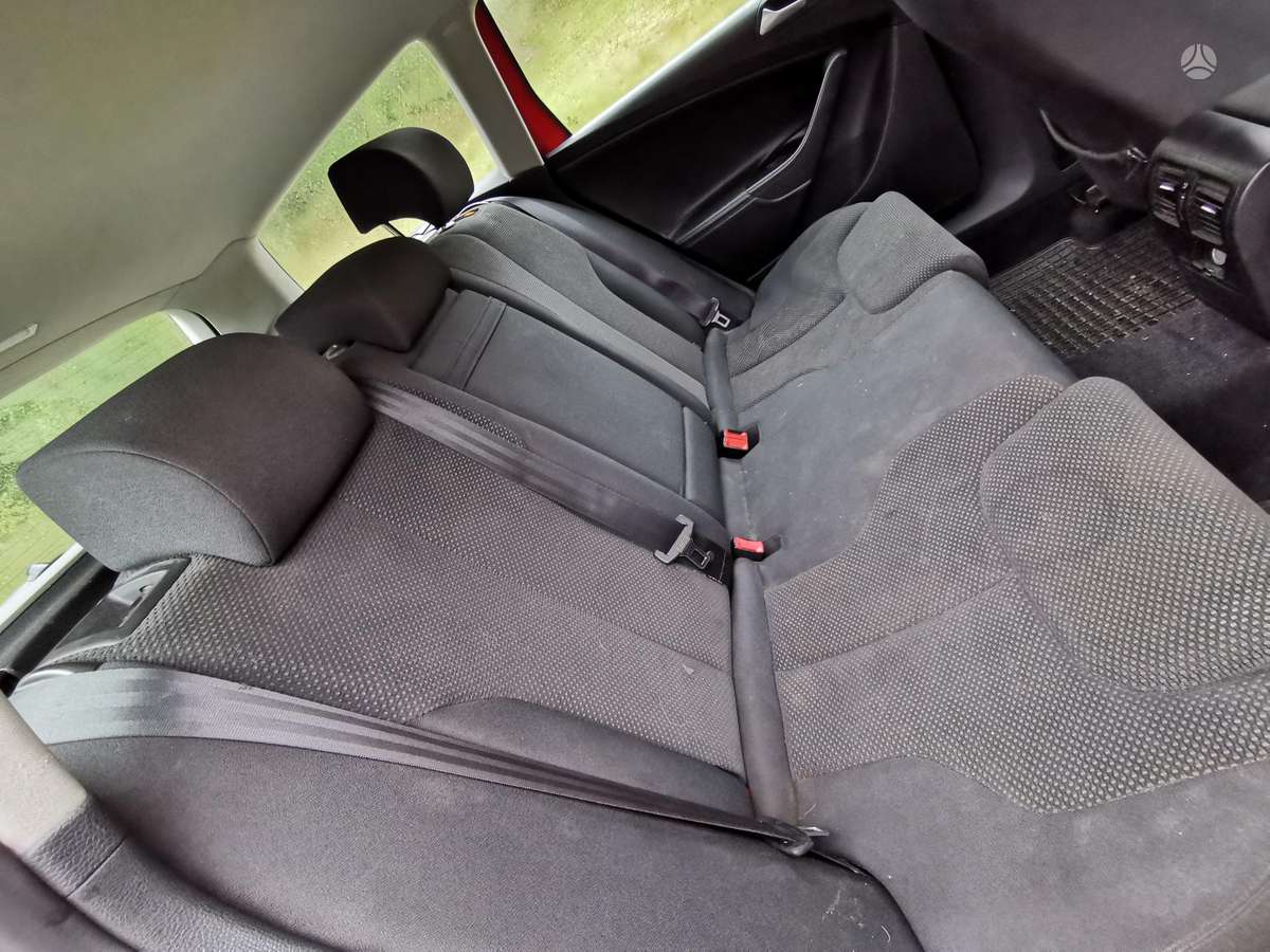 Volkswagen Passat 2009 — photo 14