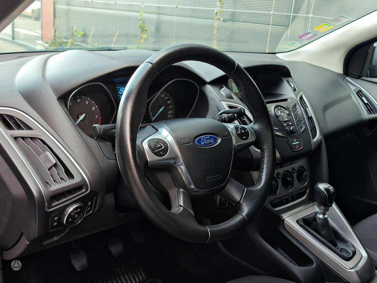Ford Focus 2014 — photo 22