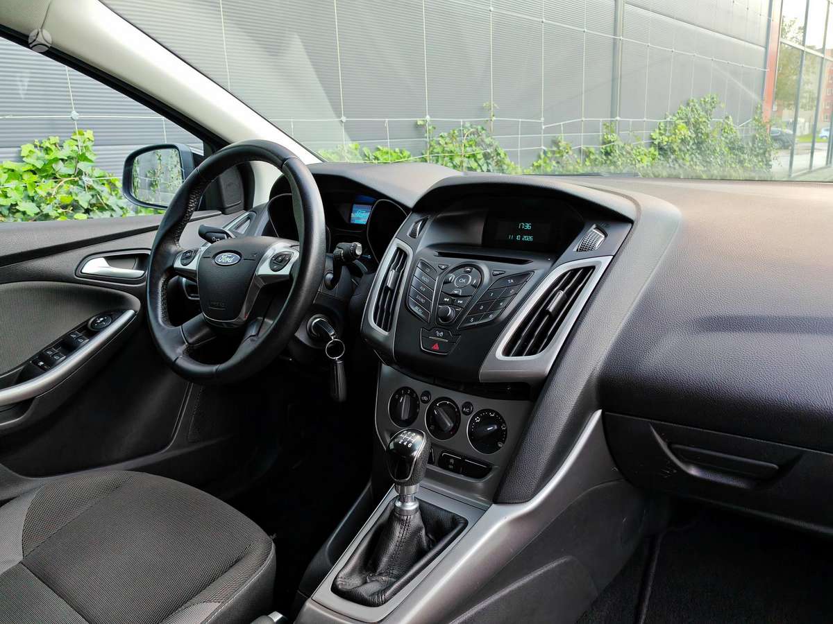 Ford Focus 2014 — photo 24