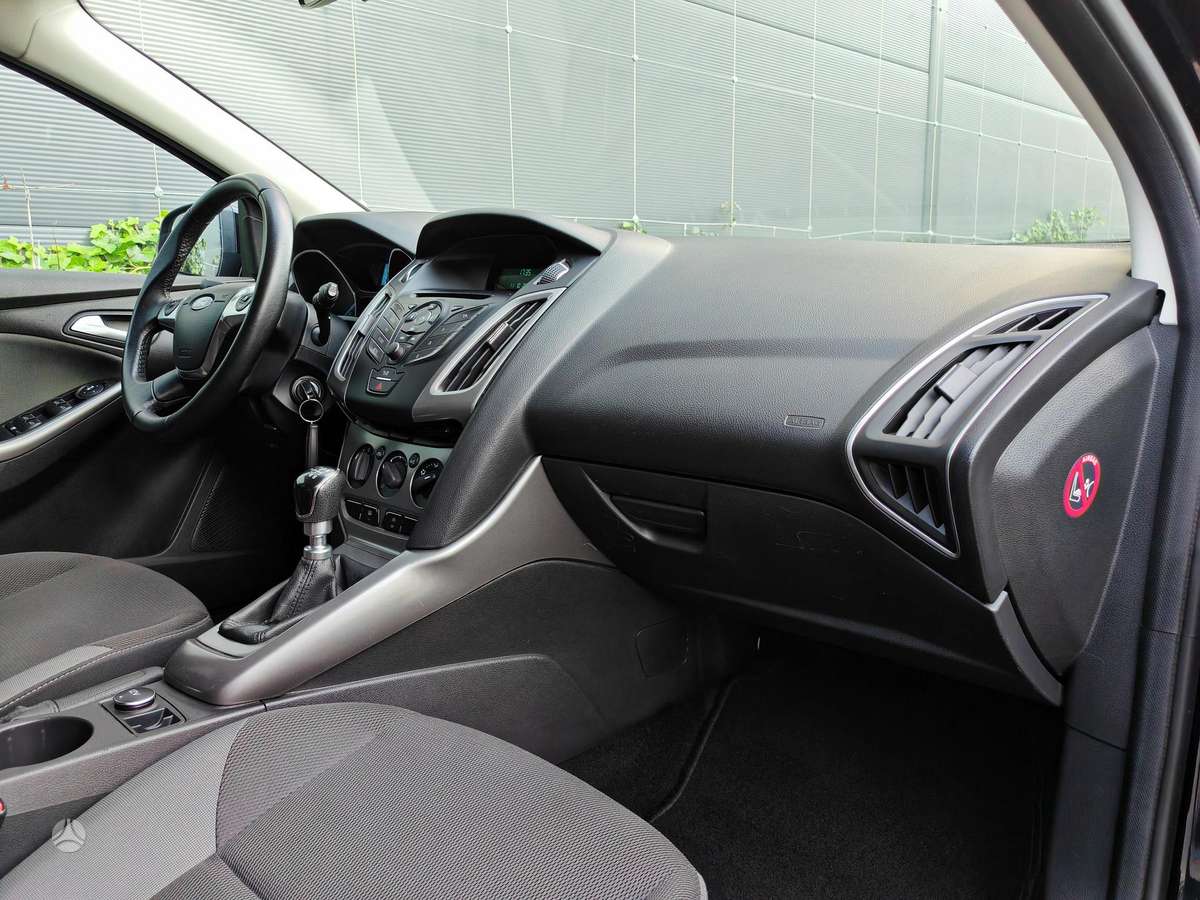 Ford Focus 2014 — photo 25