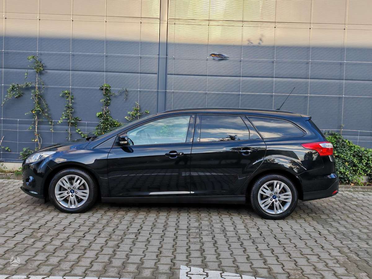 Ford Focus 2014 — interior