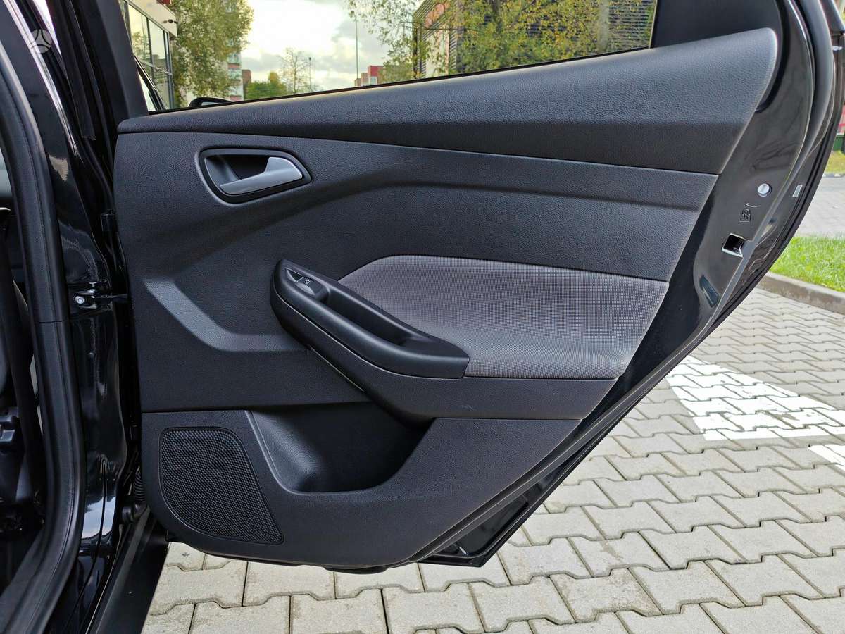 Ford Focus 2014 — photo 31