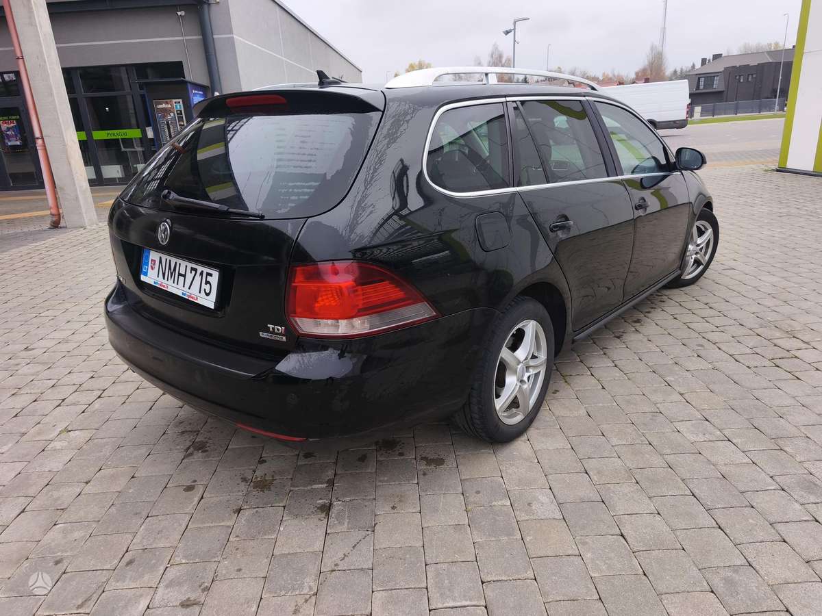 Volkswagen Golf 2013 — rear view