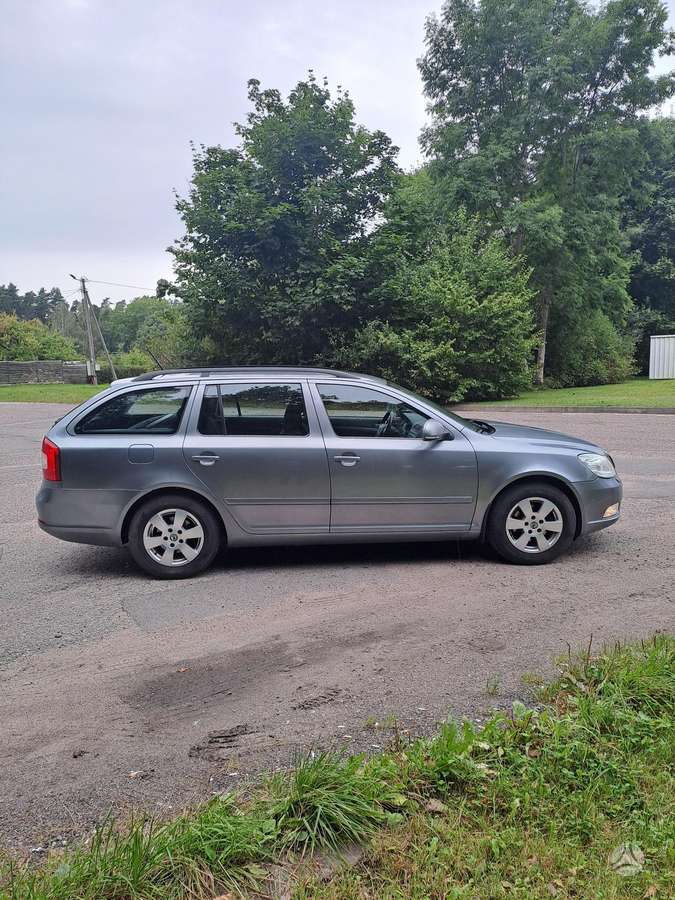Skoda Octavia 2012 — rear view