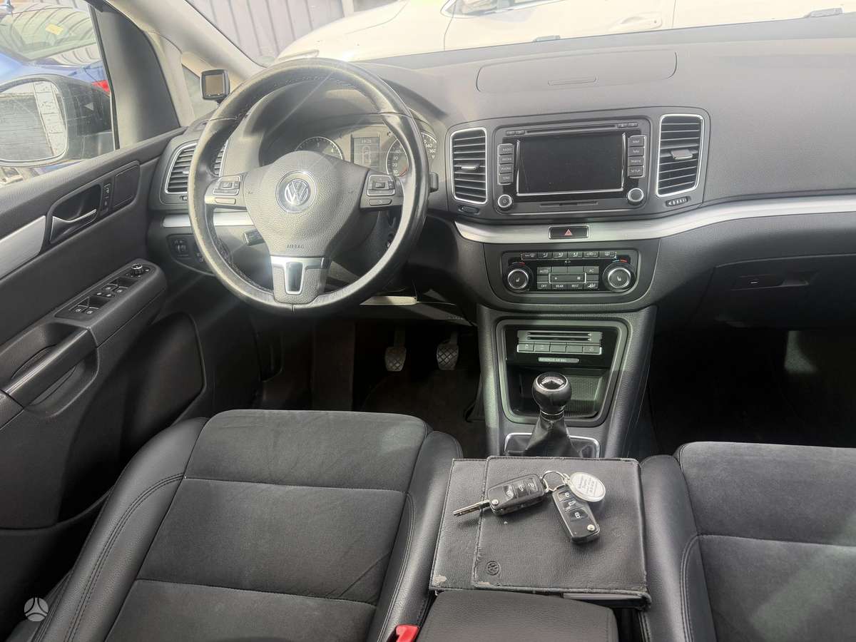 Volkswagen Sharan 2010 — photo 13