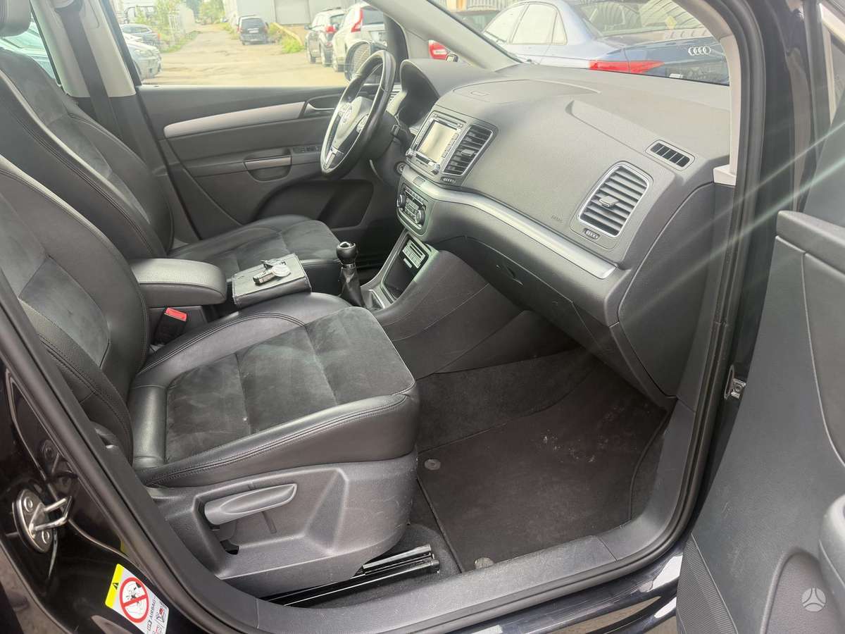 Volkswagen Sharan 2010 — photo 14