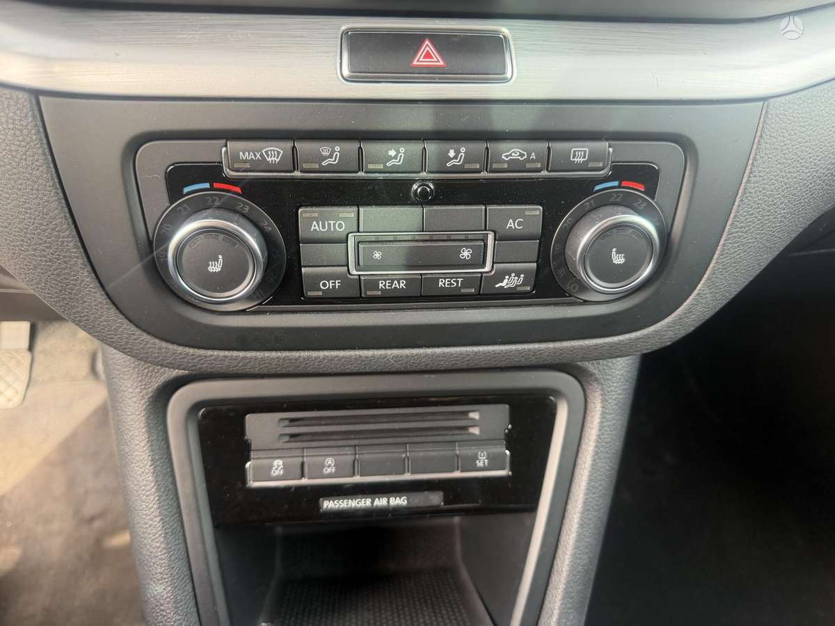 Volkswagen Sharan 2010 — photo 17
