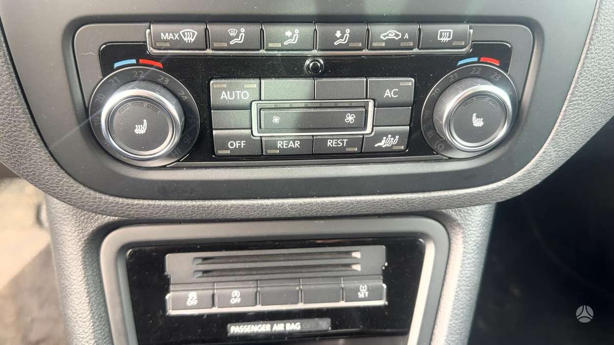 Volkswagen Sharan 2010 — photo 18