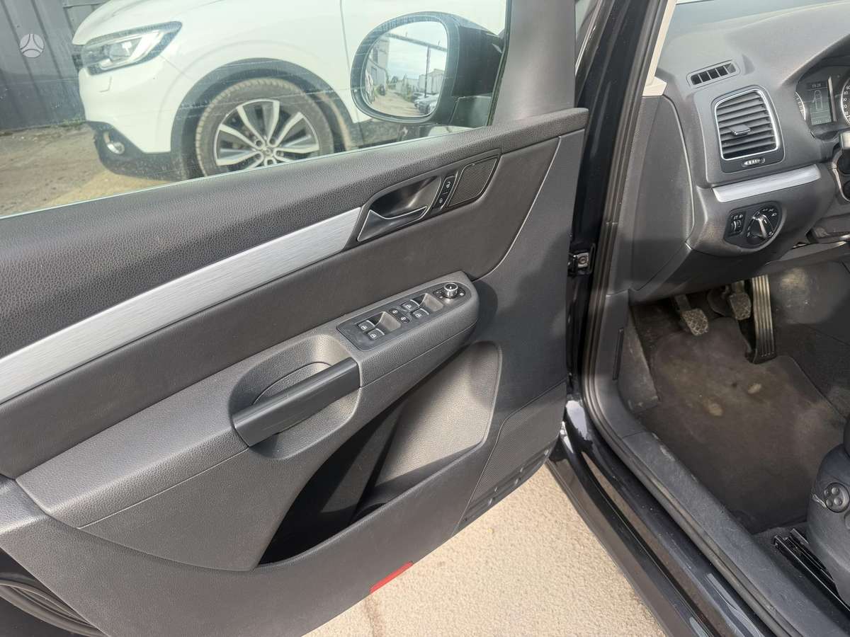 Volkswagen Sharan 2010 — photo 22