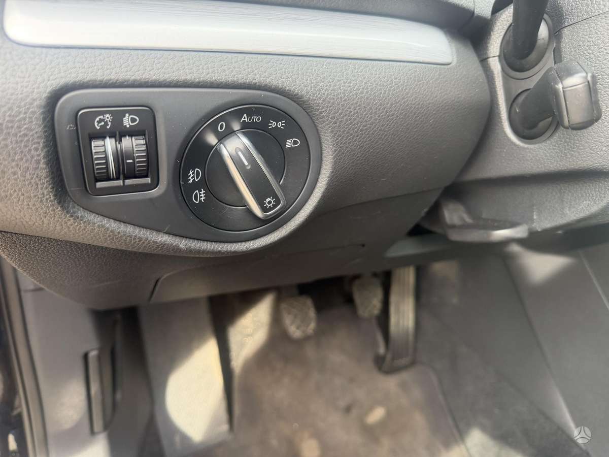 Volkswagen Sharan 2010 — photo 23