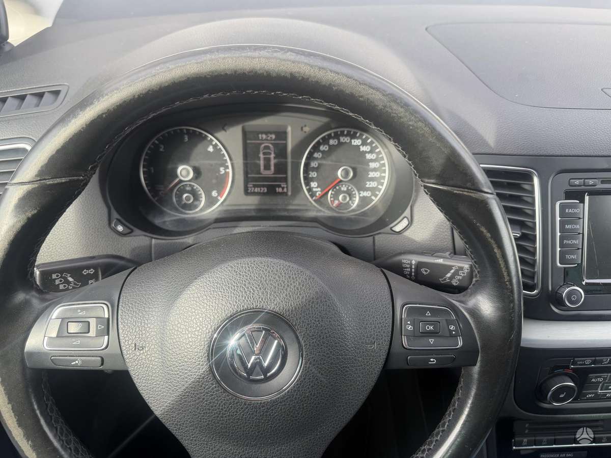 Volkswagen Sharan 2010 — photo 27