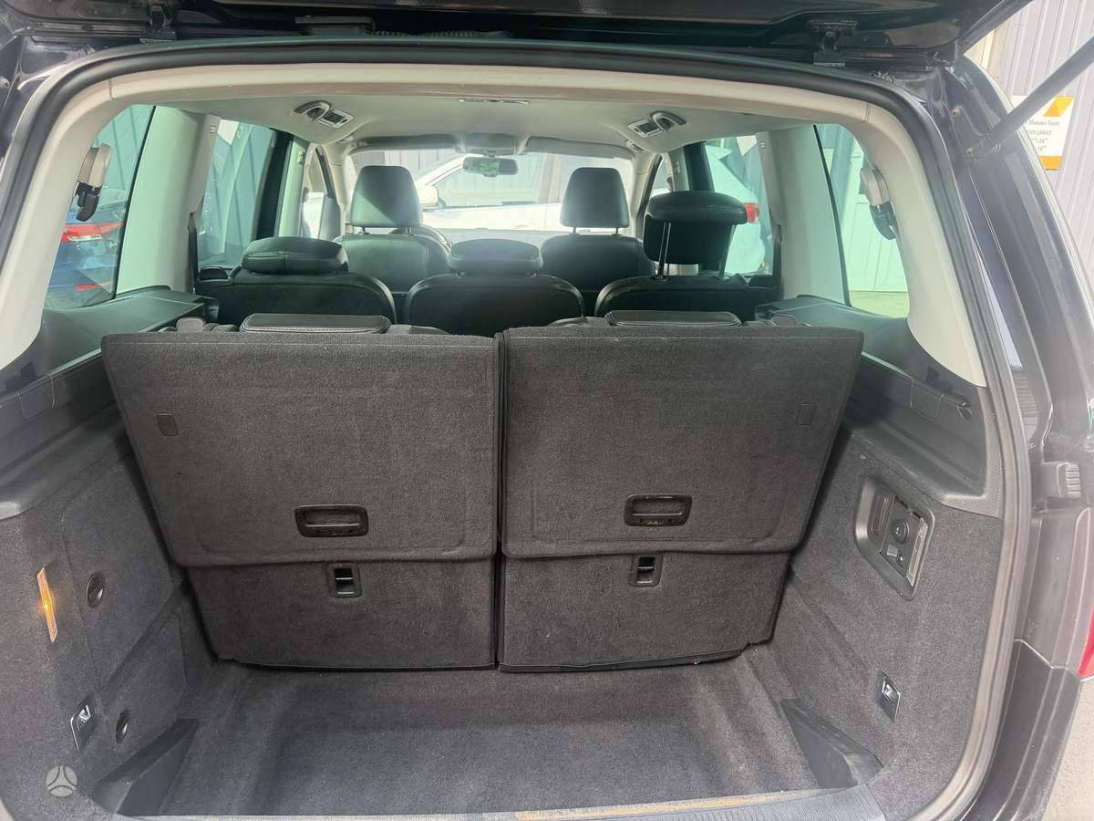 Volkswagen Sharan 2010 — photo 35