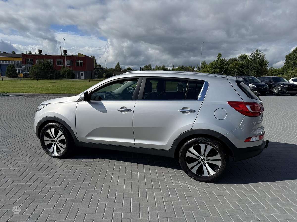 Kia Sportage 2011 — салон