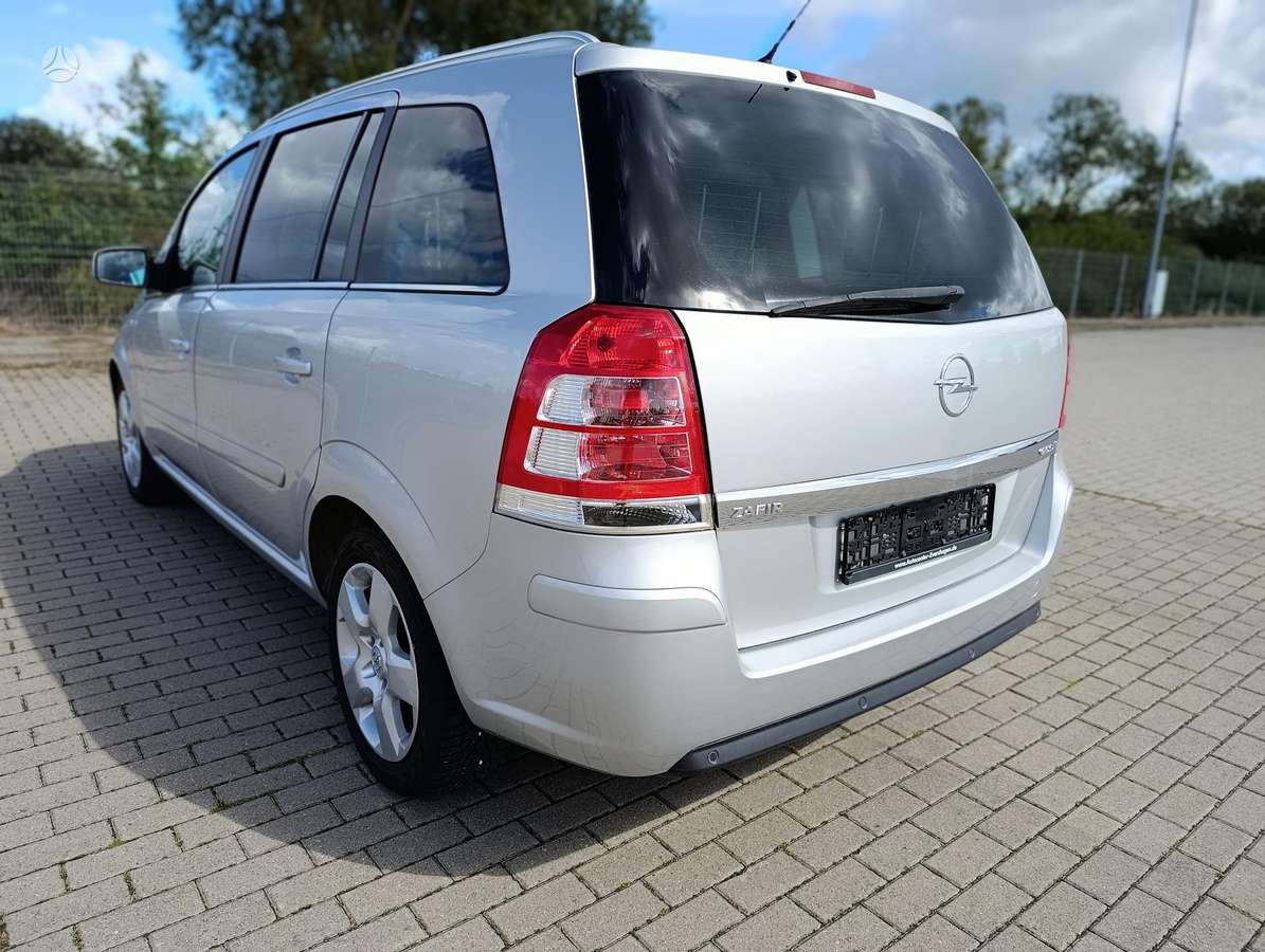 Opel Zafira 2012 — фото 20