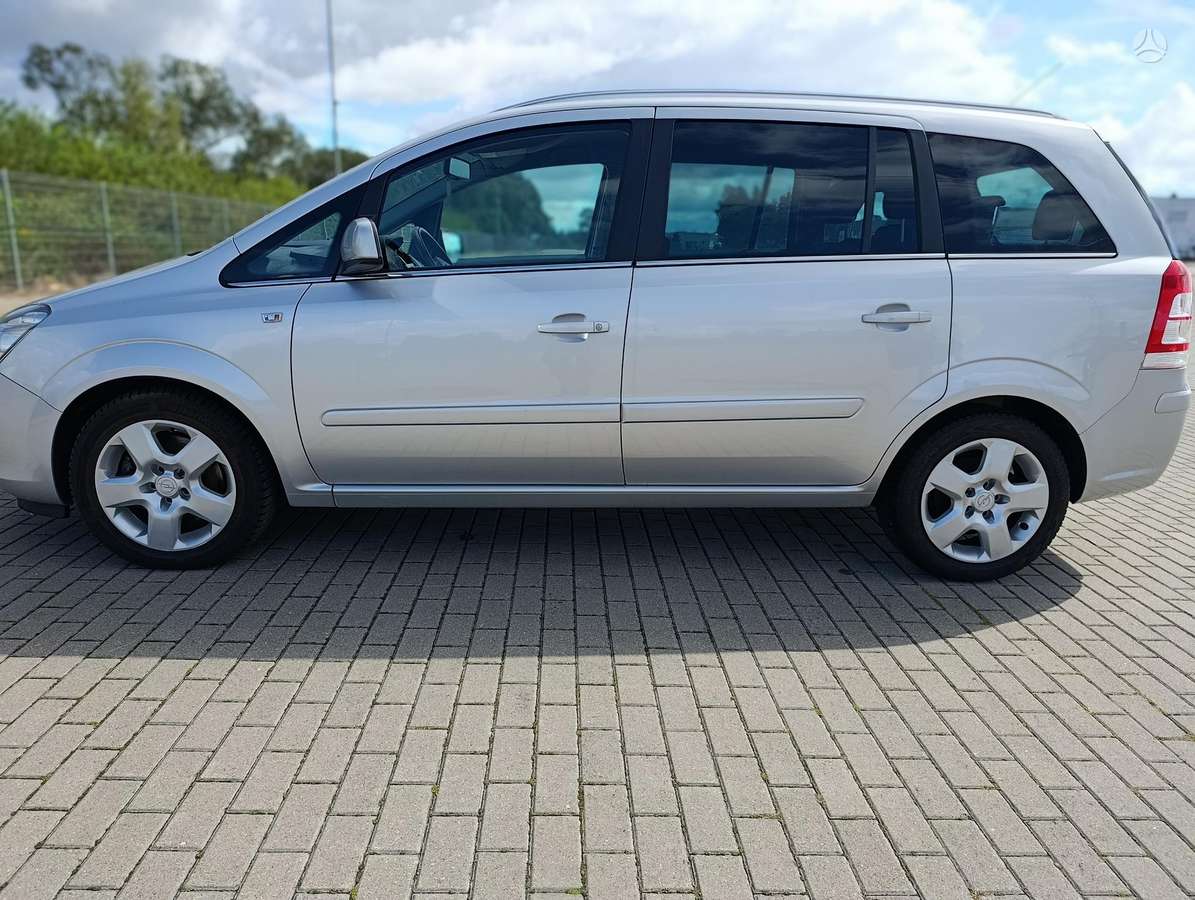 Opel Zafira 2012 — фото 22