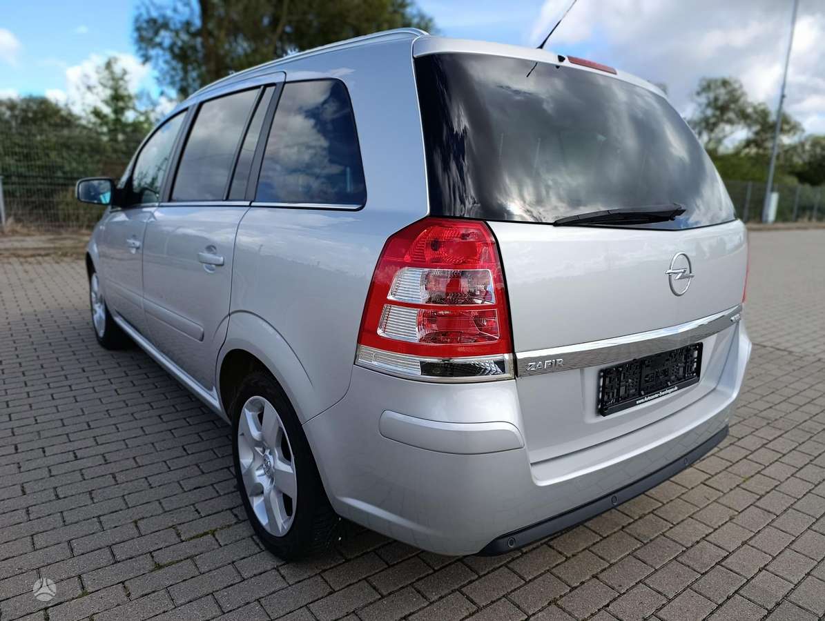 Opel Zafira 2012 — фото 23